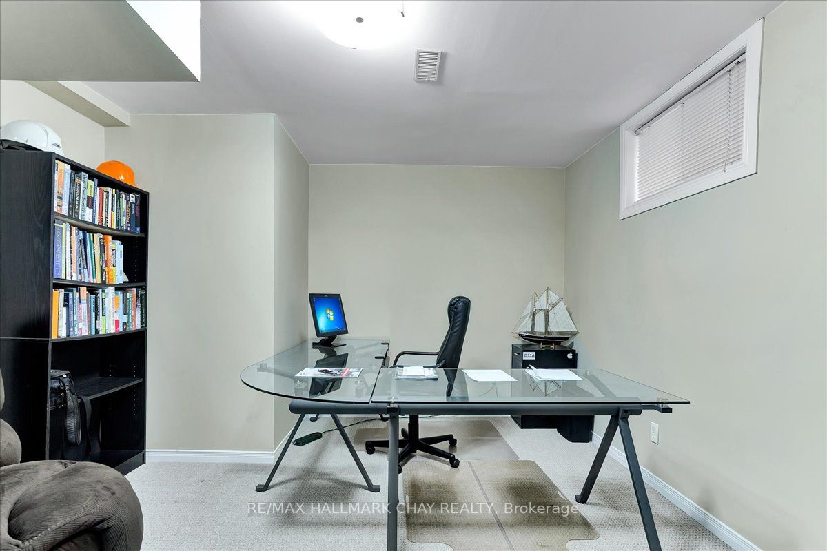 23 Thackeray Cres