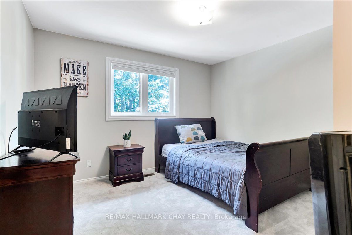 23 Thackeray Cres