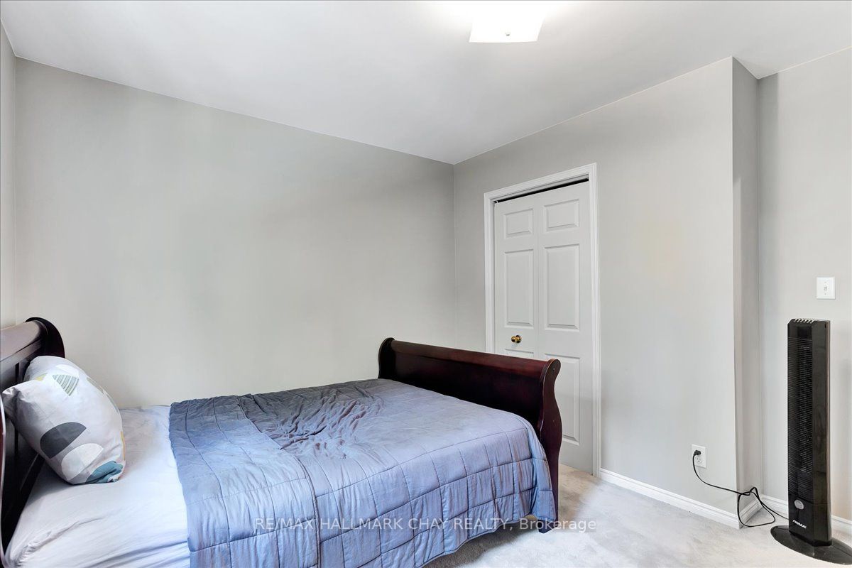 23 Thackeray Cres