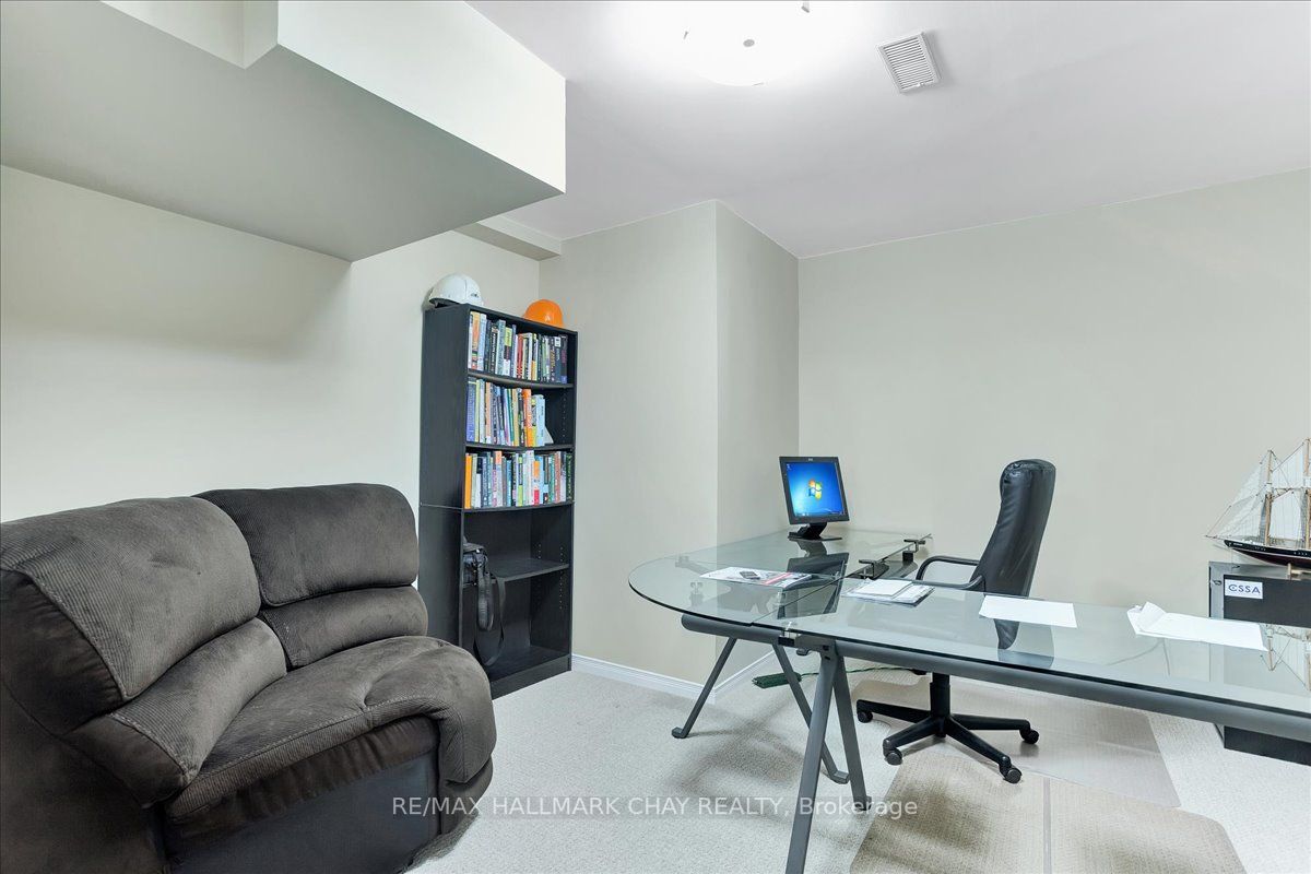 23 Thackeray Cres