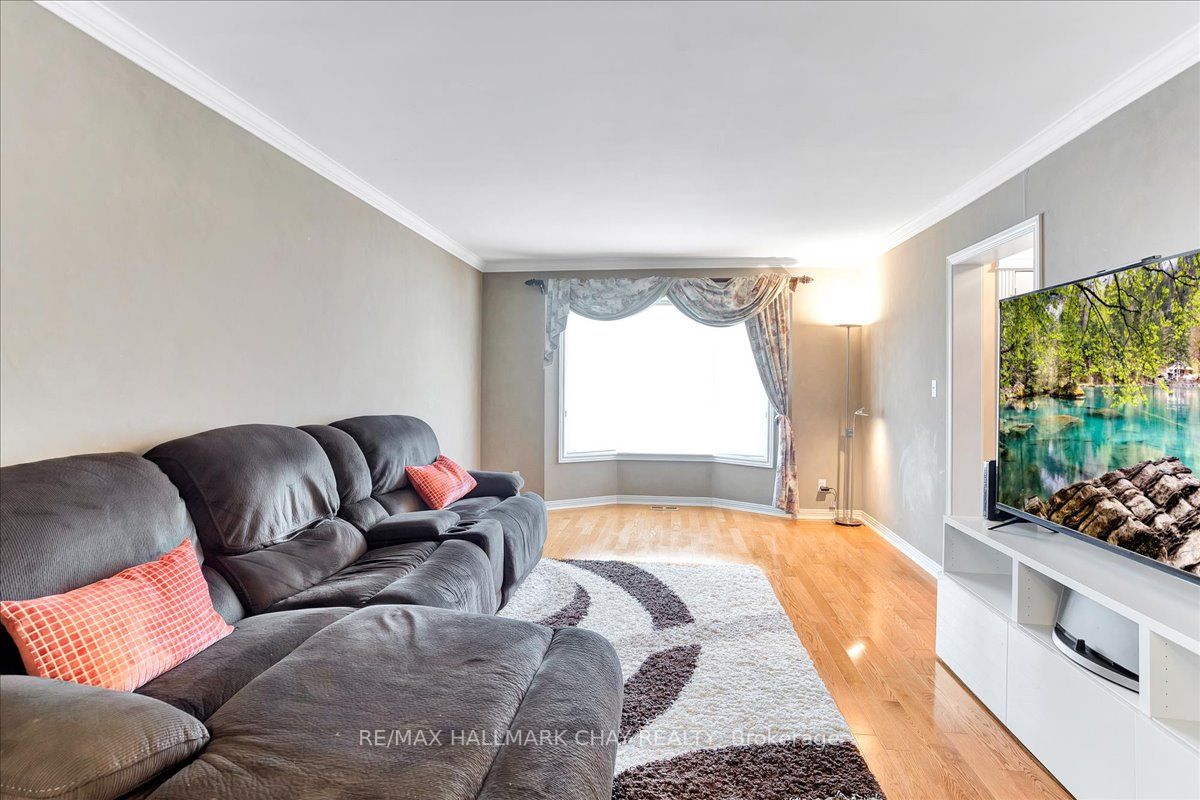 23 Thackeray Cres