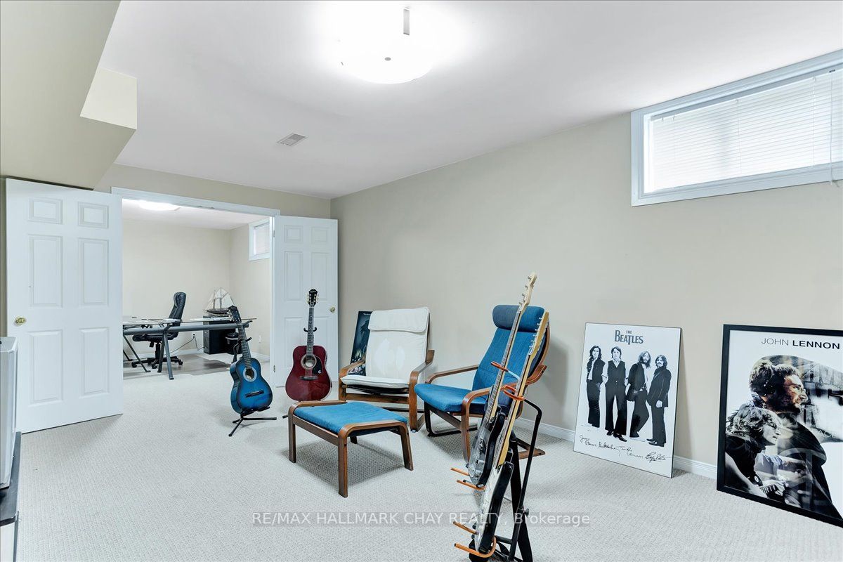 23 Thackeray Cres