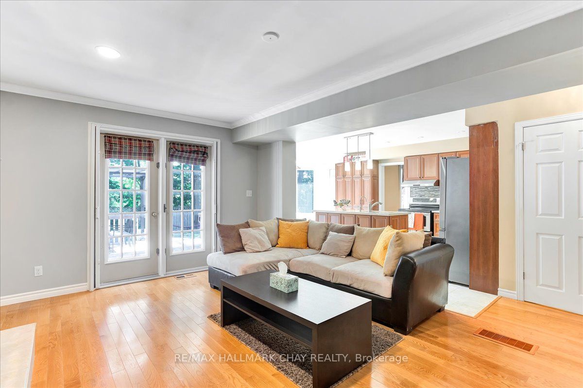 23 Thackeray Cres