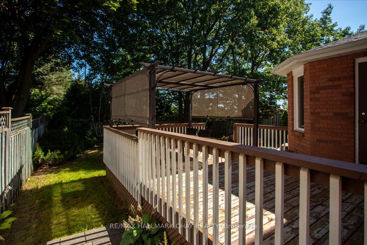 23 Thackeray Cres