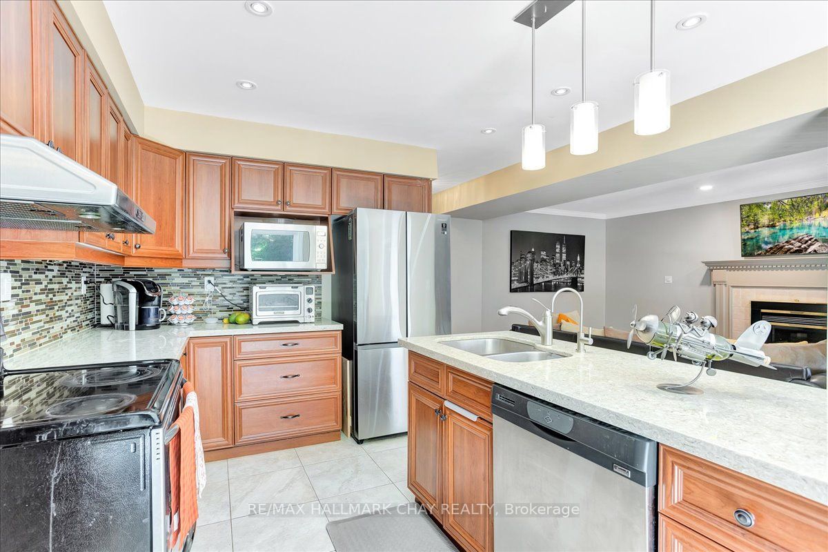 23 Thackeray Cres