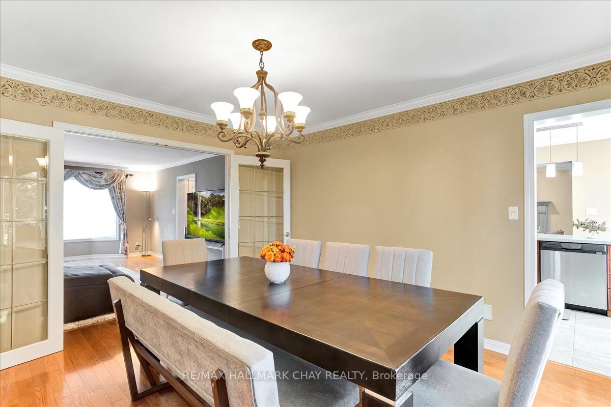 23 Thackeray Cres
