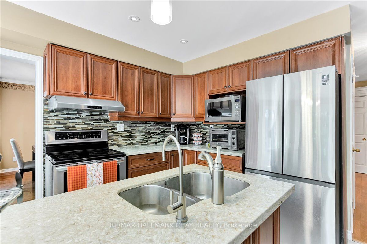 23 Thackeray Cres