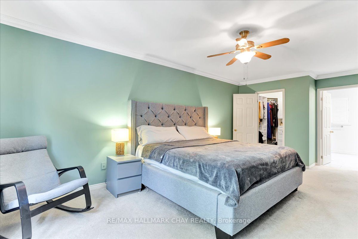 23 Thackeray Cres