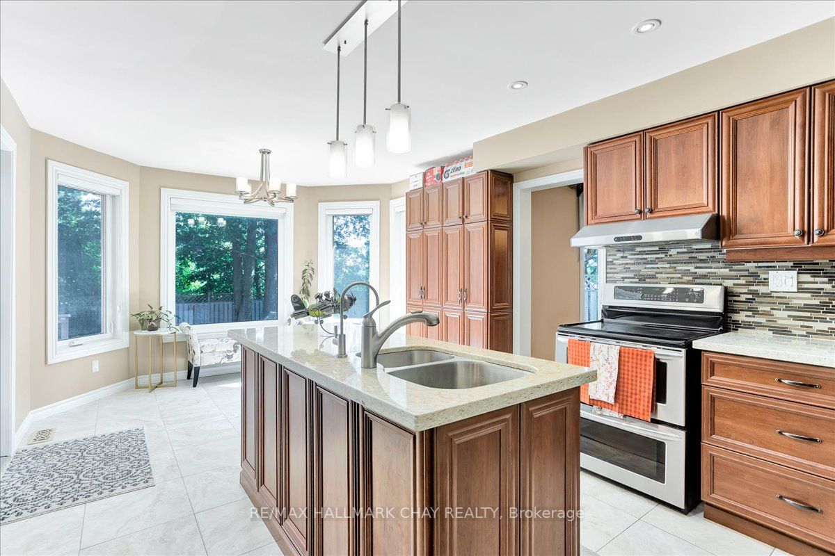 23 Thackeray Cres