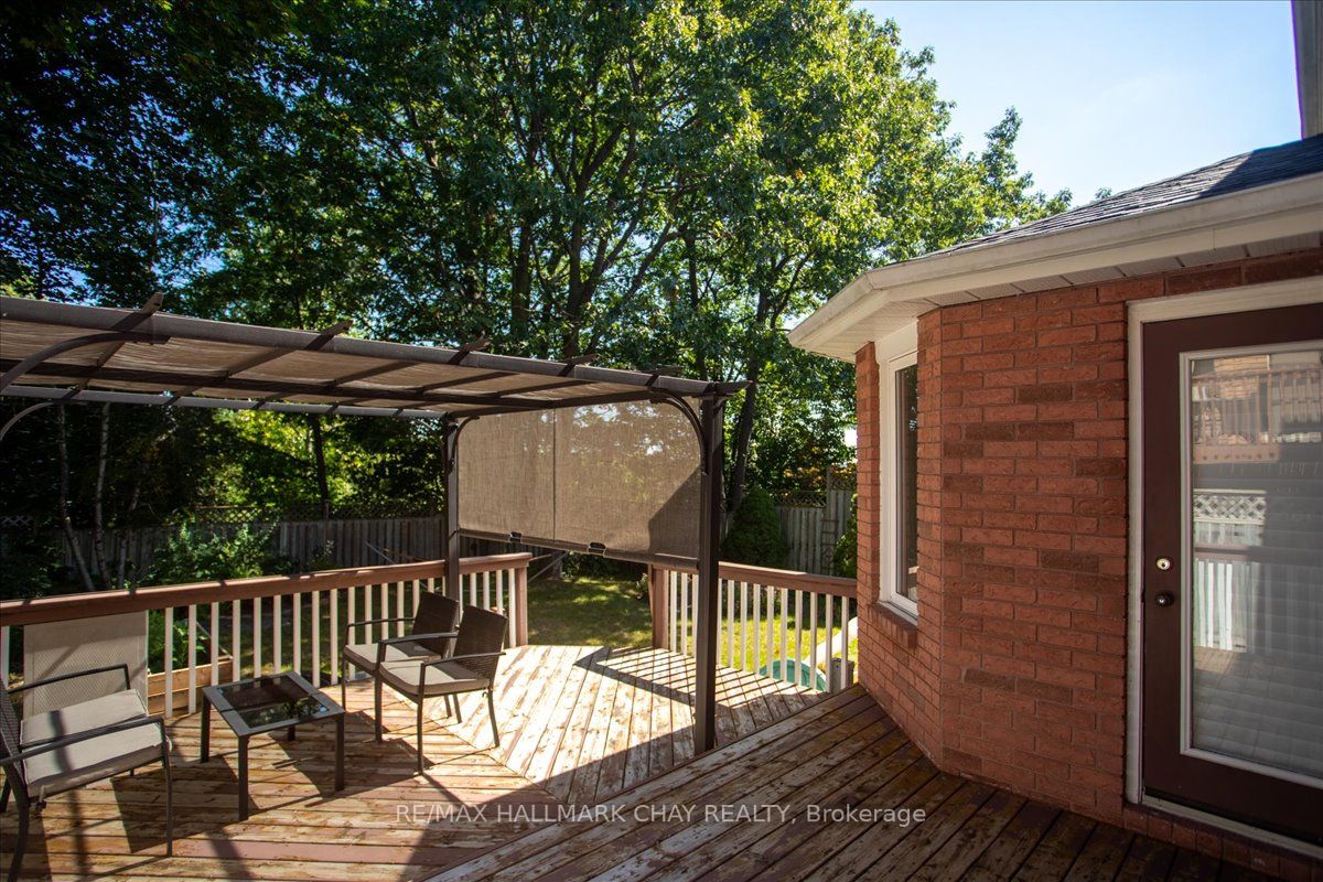 23 Thackeray Cres