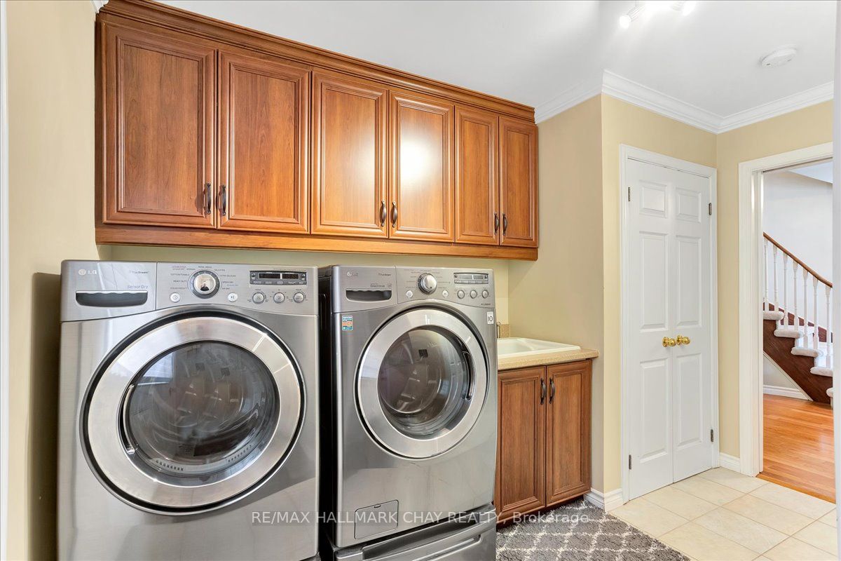 23 Thackeray Cres