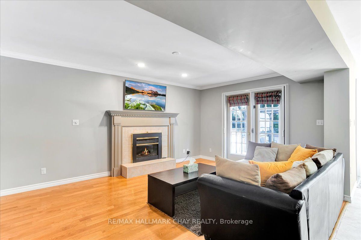 23 Thackeray Cres