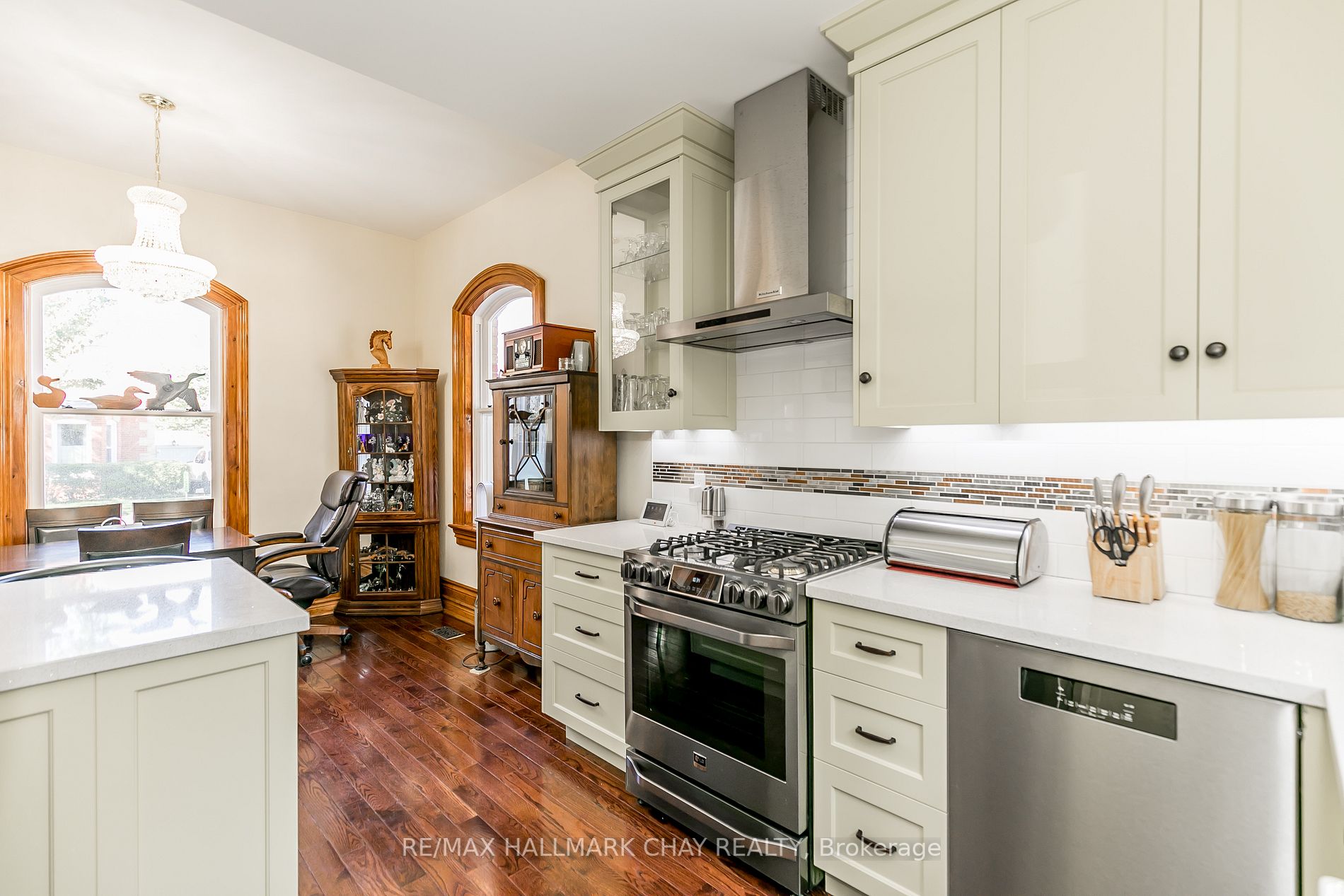 87 Owen St