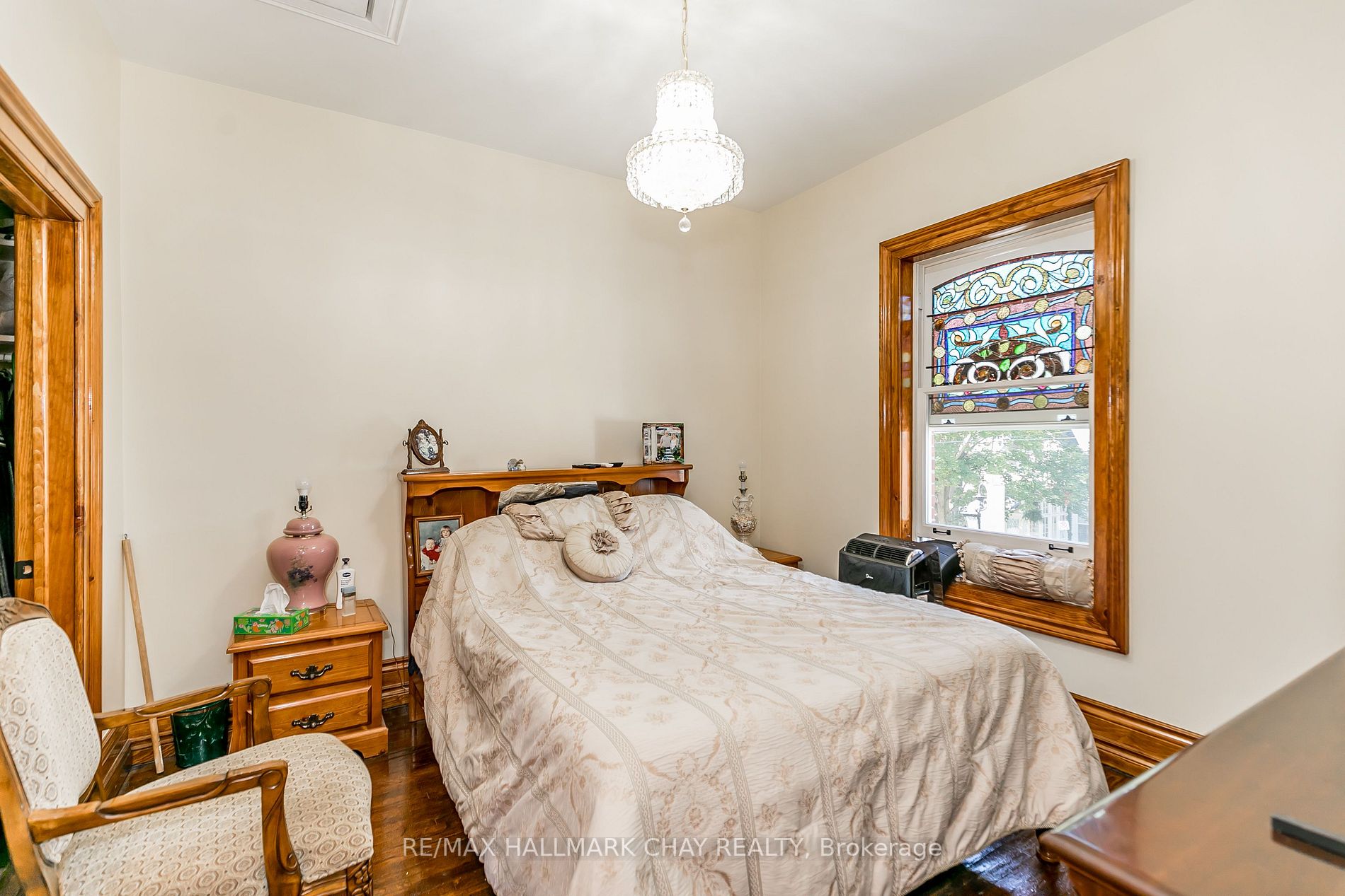87 Owen St