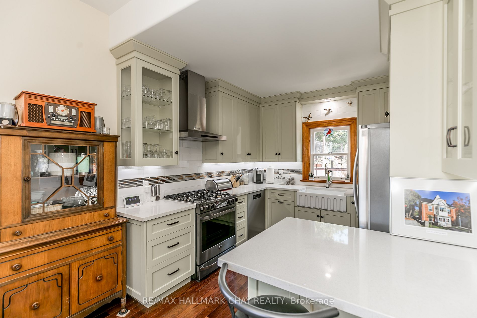 87 Owen St