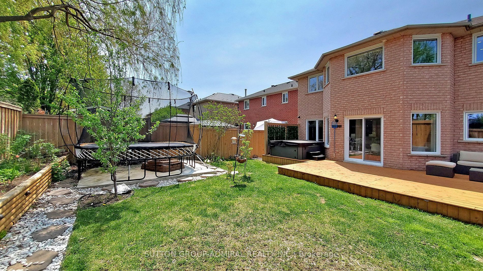 60 Taylor Dr