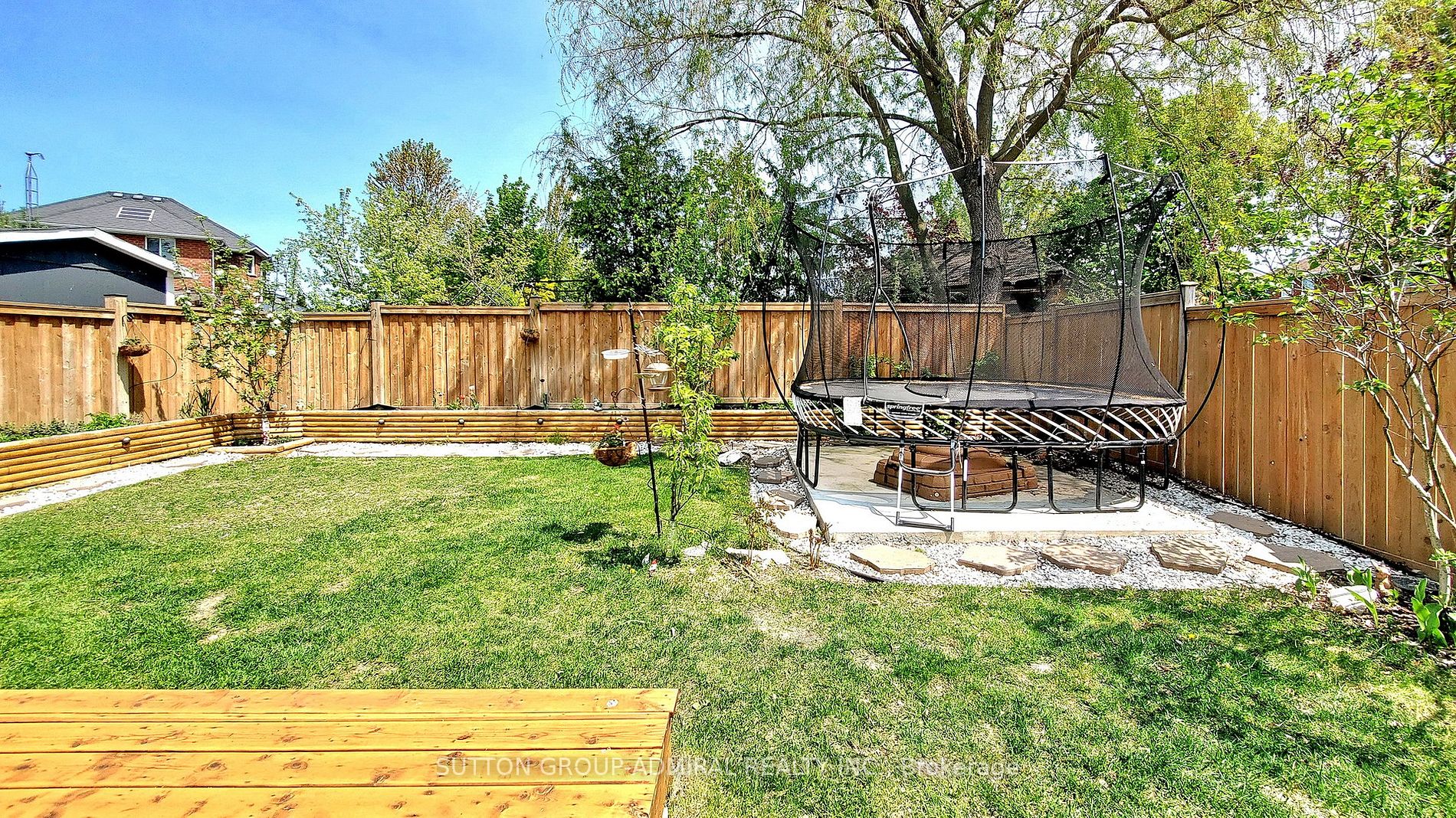 60 Taylor Dr