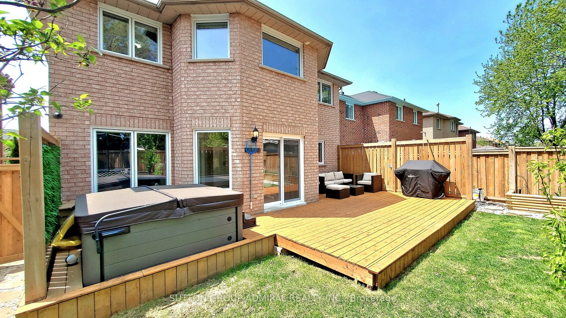60 Taylor Dr