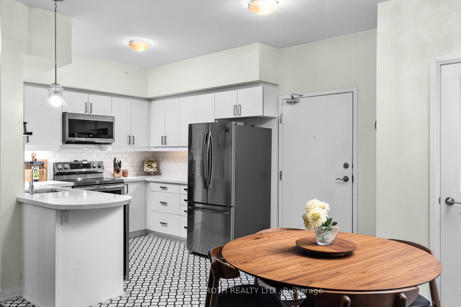 304 Essa Rd, #310