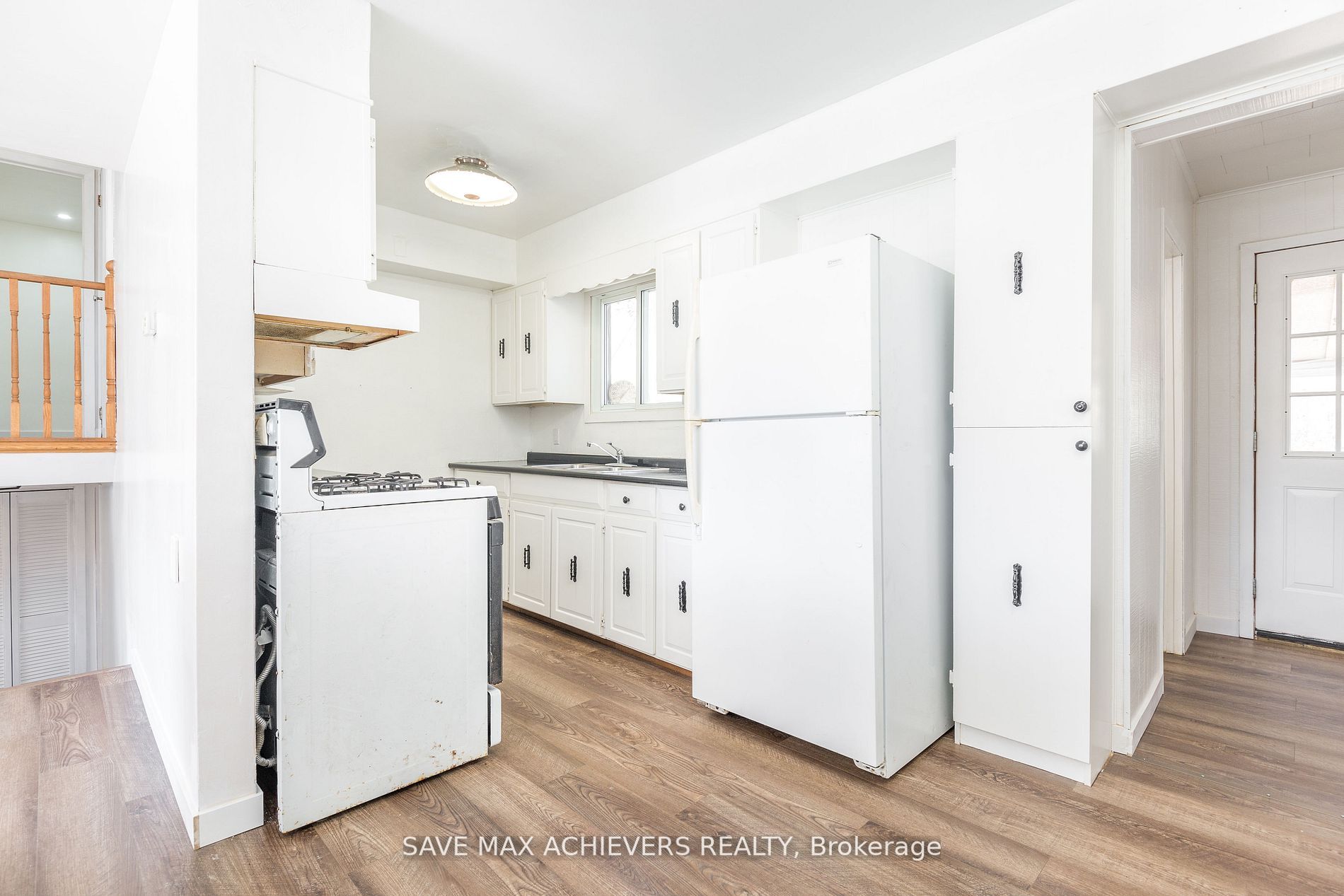 10 Sandra Dr