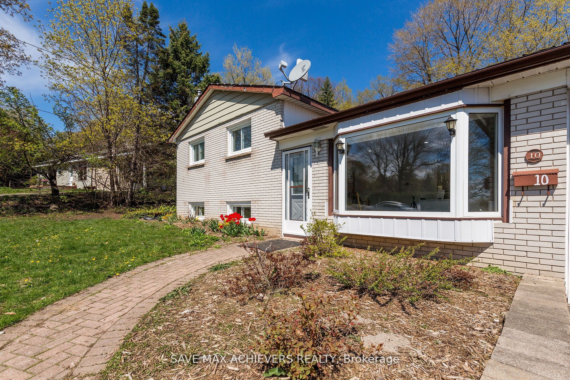 10 Sandra Dr
