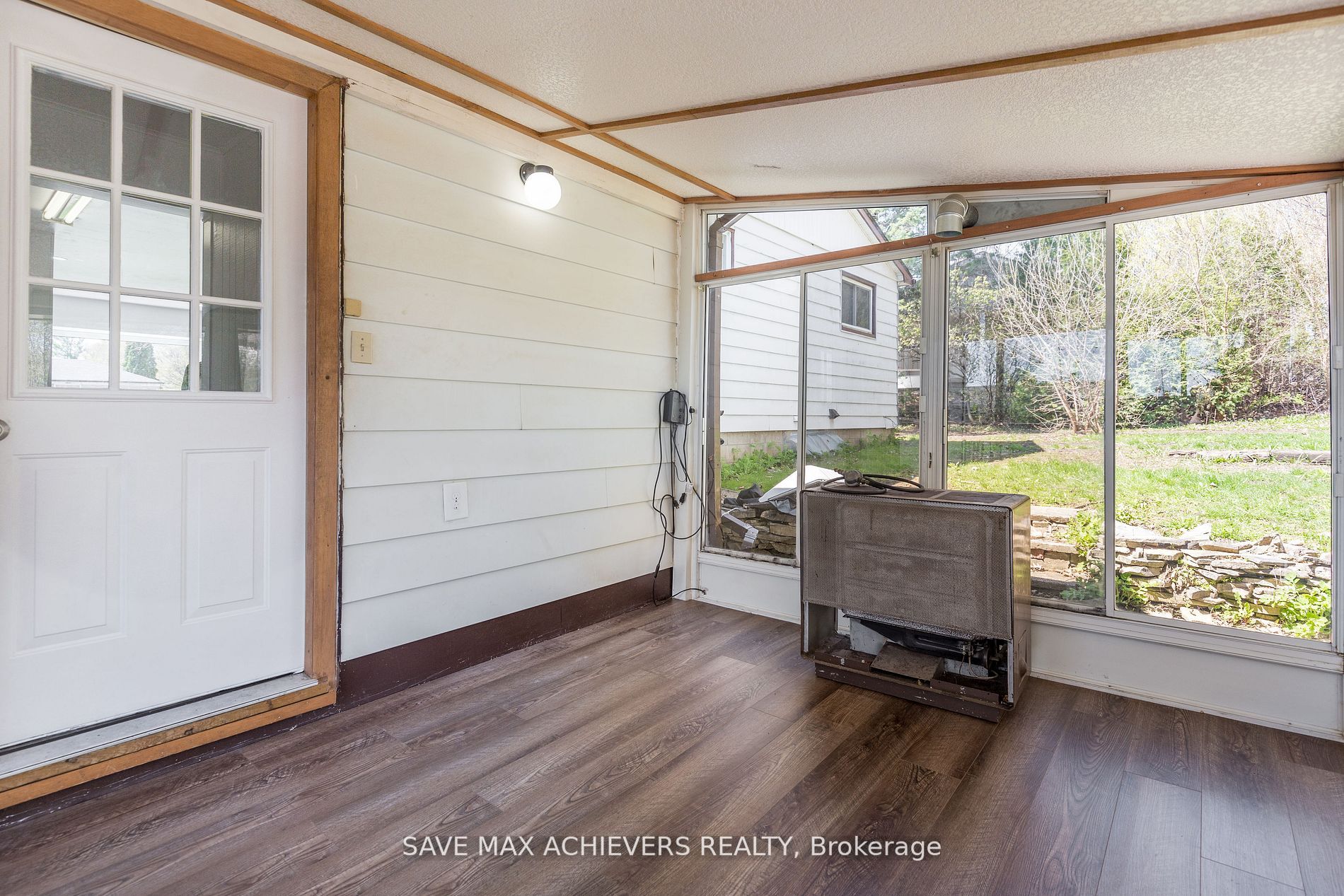10 Sandra Dr