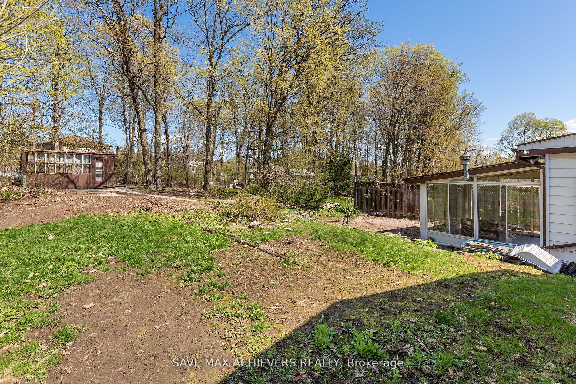 10 Sandra Dr