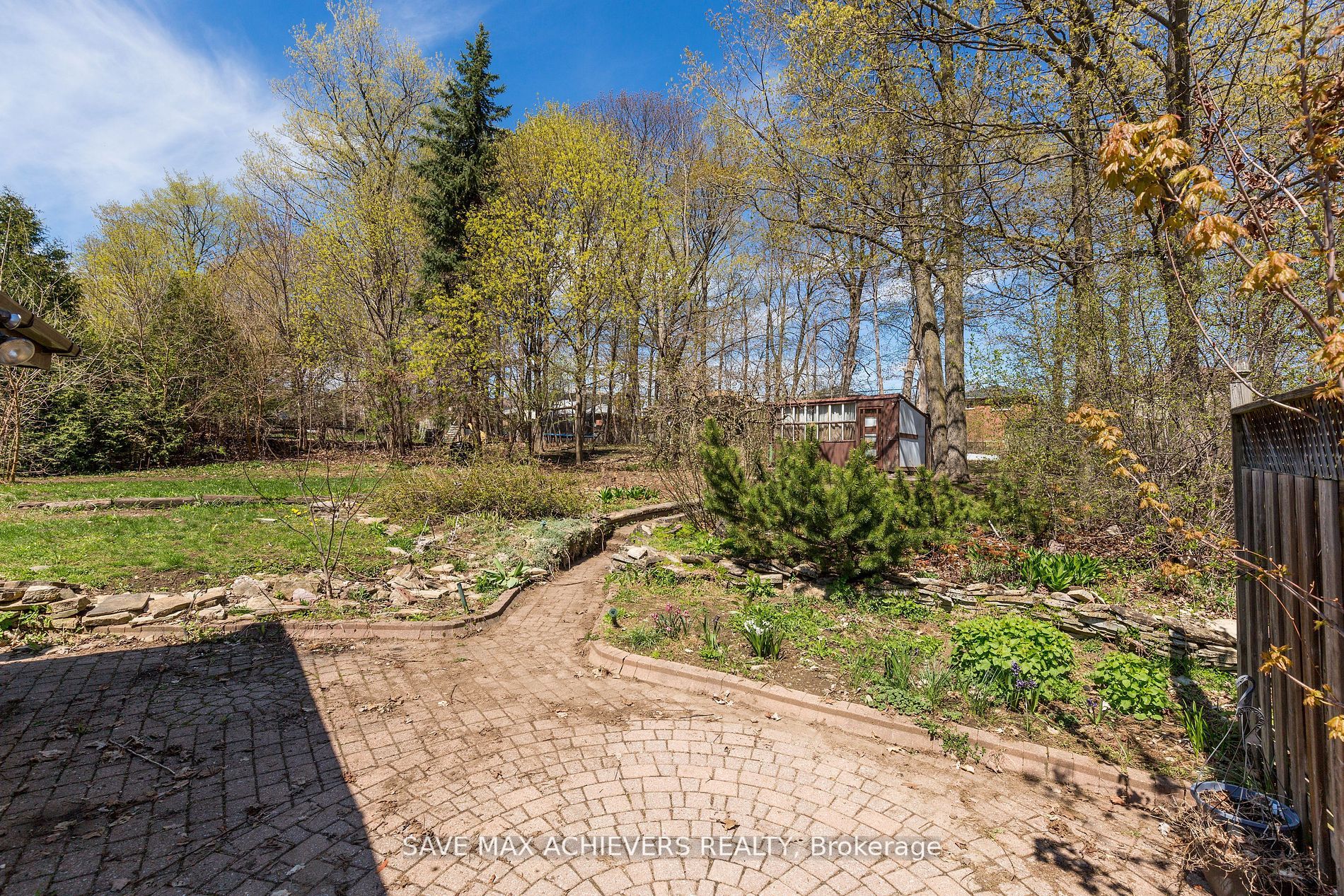 10 Sandra Dr