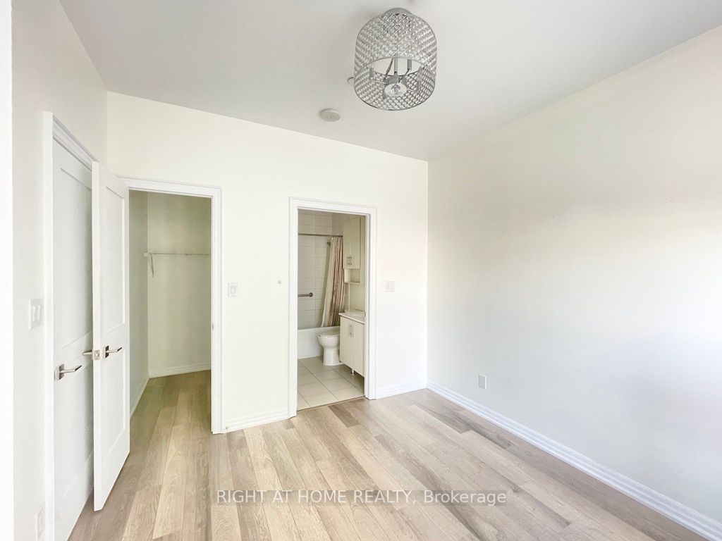 111 Worsley St, #303