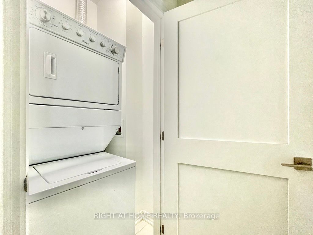 111 Worsley St, #303