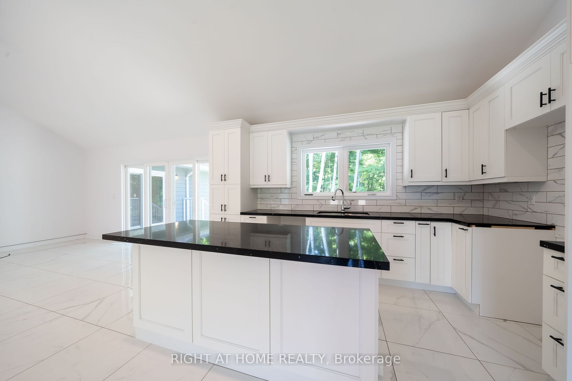 6 Ojibway Crt