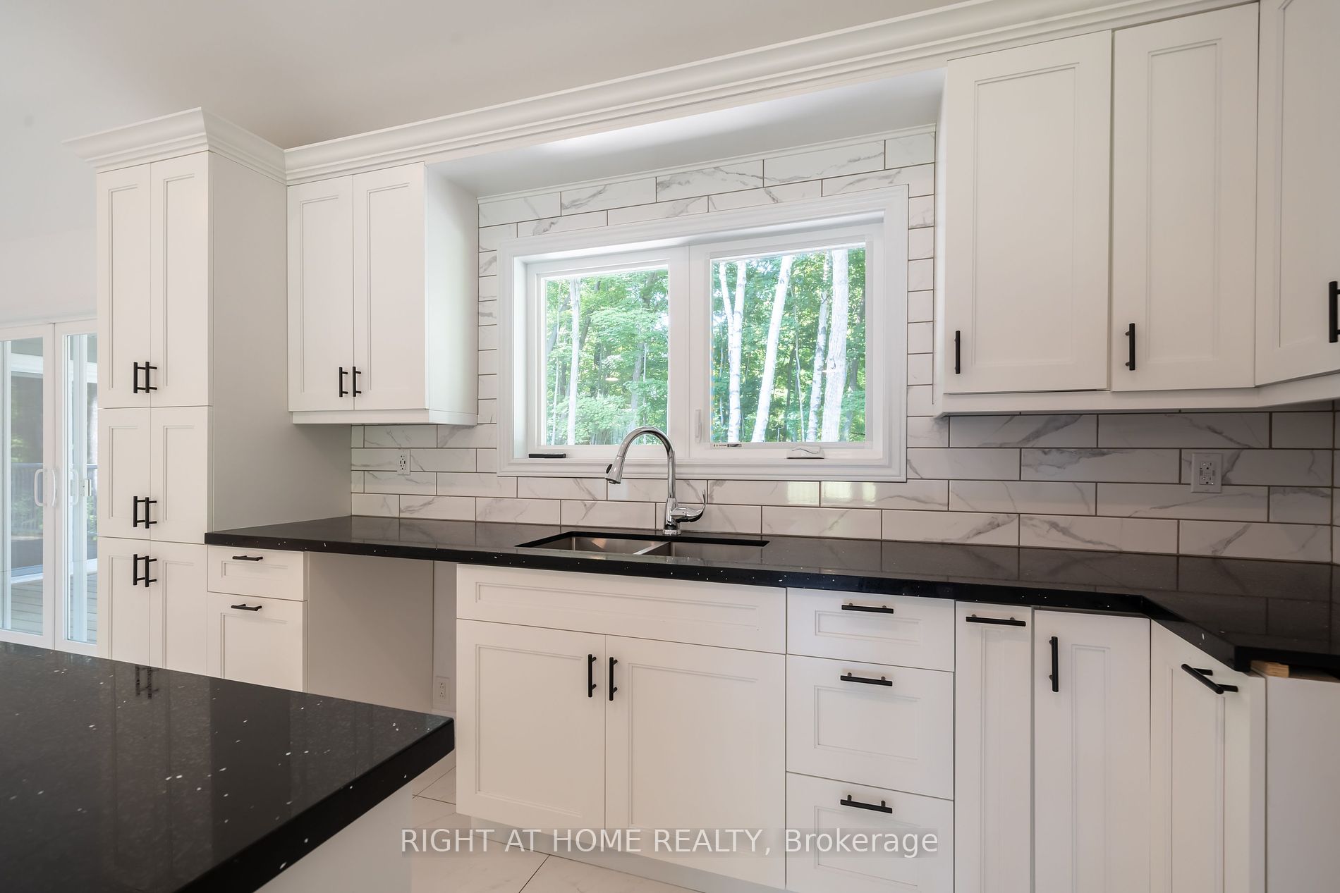 6 Ojibway Crt