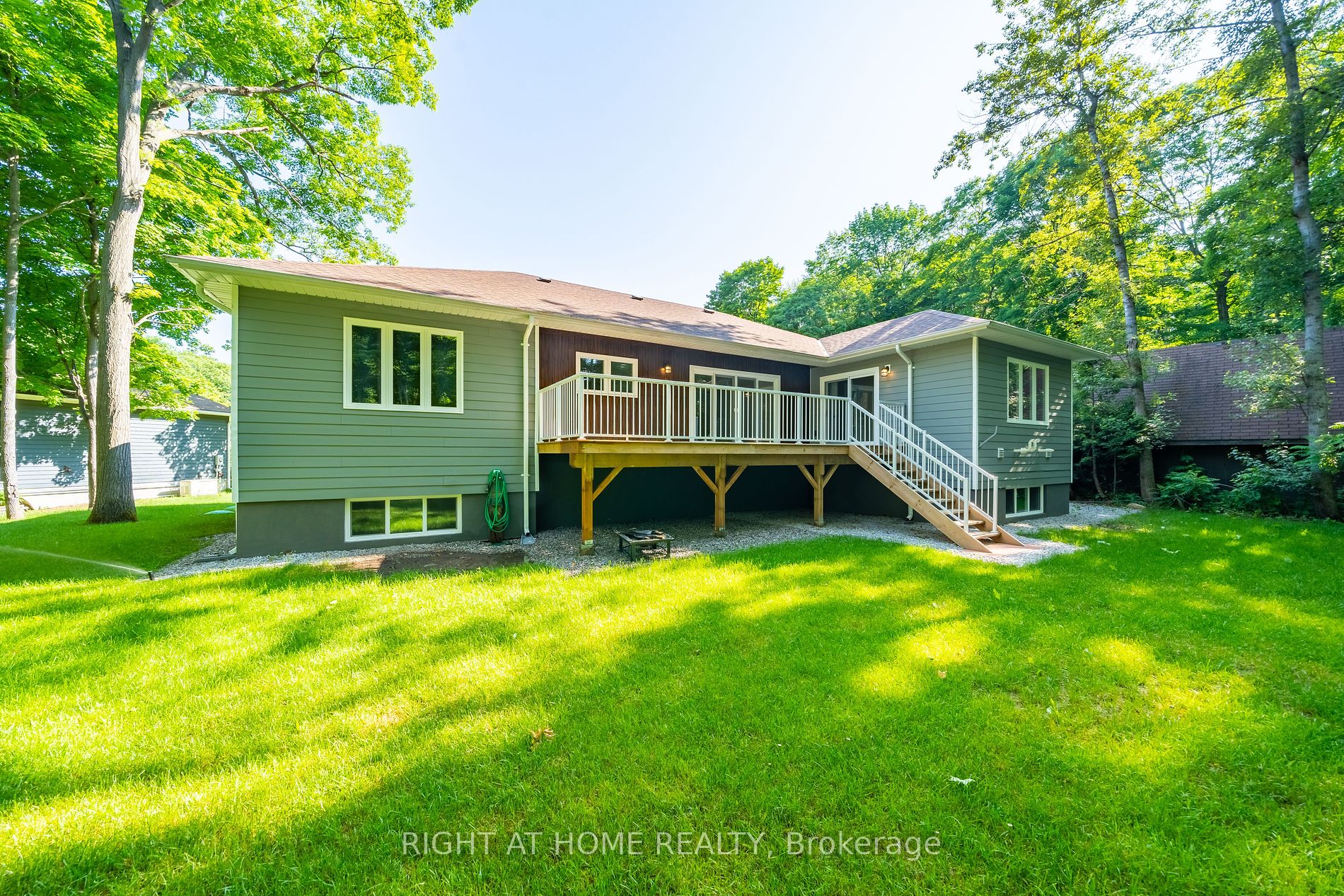 6 Ojibway Crt