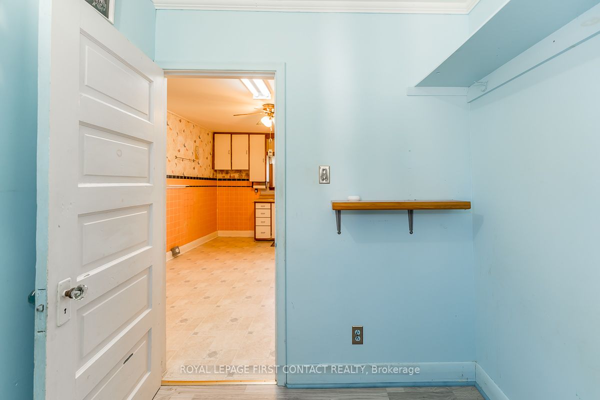 3828 George Johnston Rd
