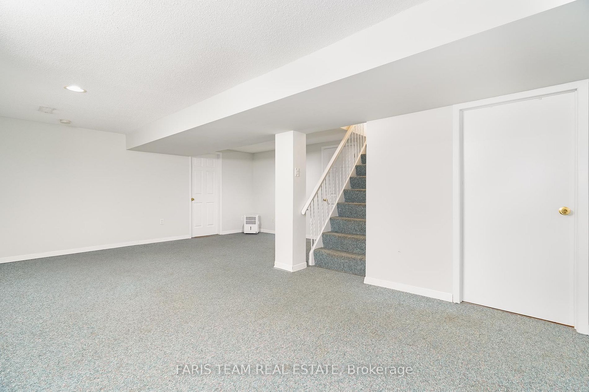 275 Grove St E