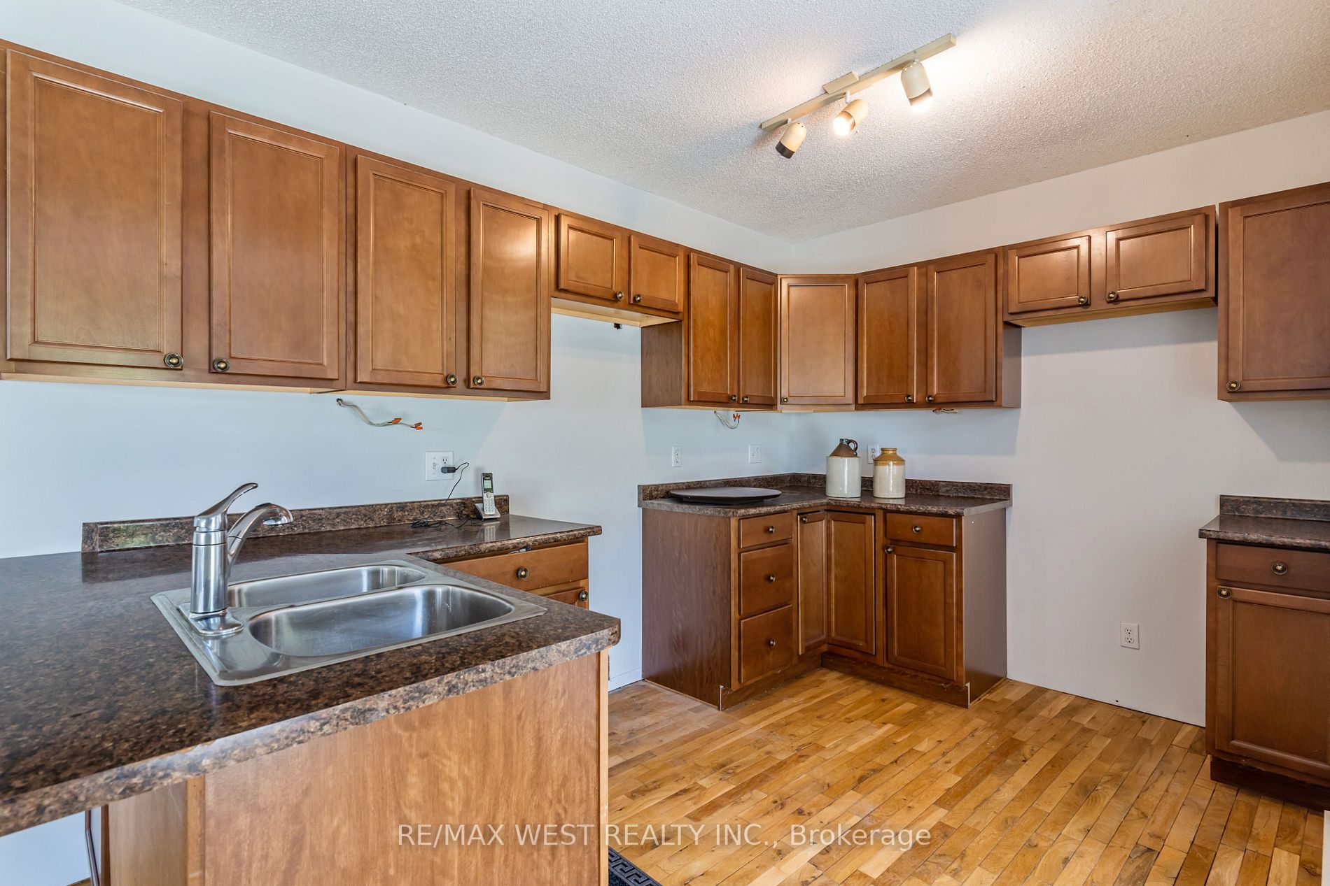 396 Balm Beach Rd W