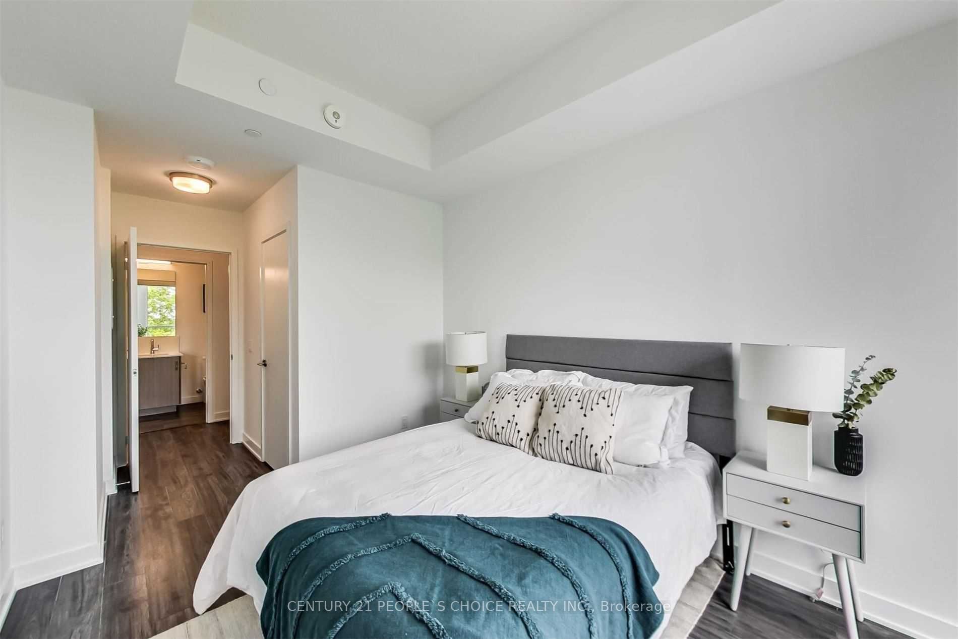 681 Yonge St, #528
