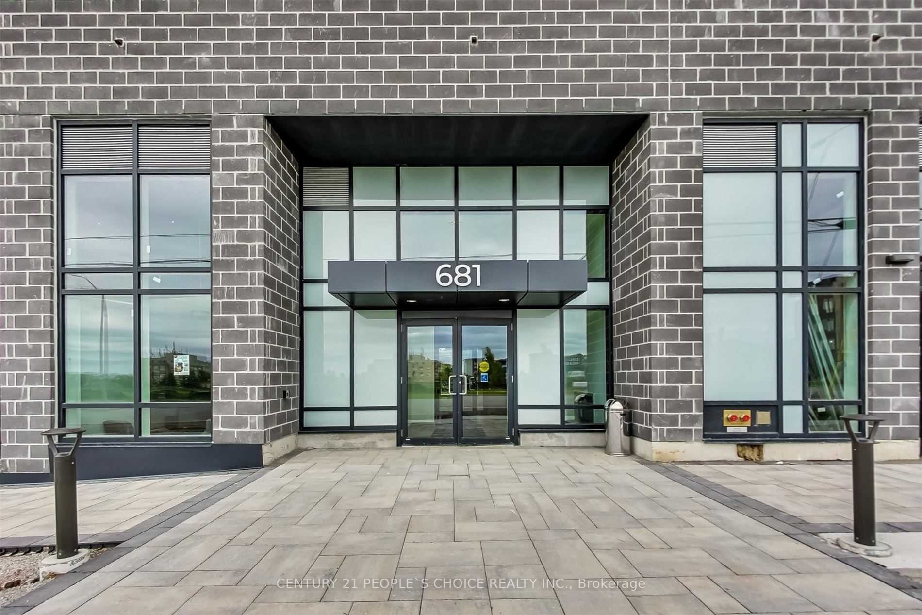 681 Yonge St, #528