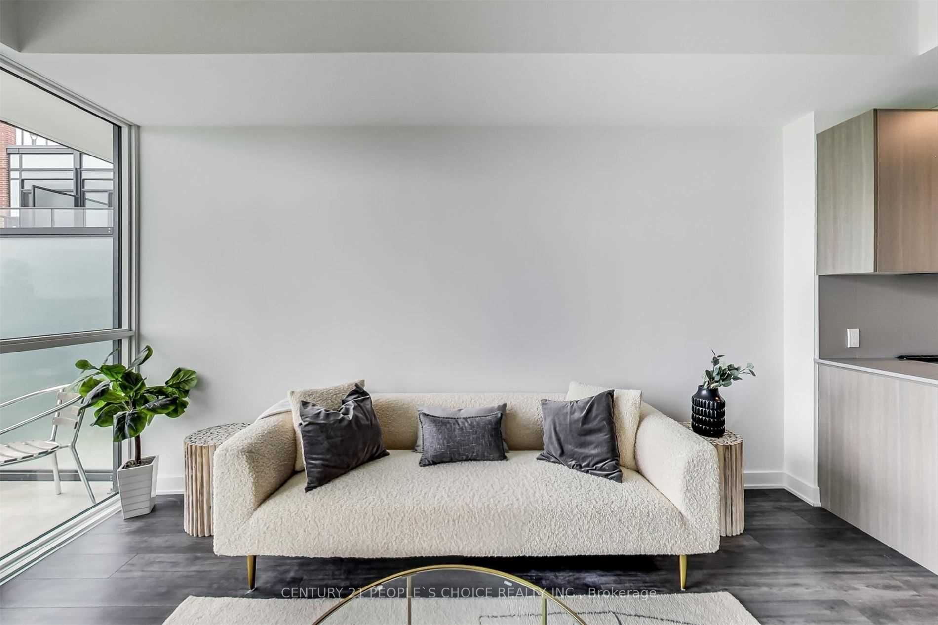 681 Yonge St, #528
