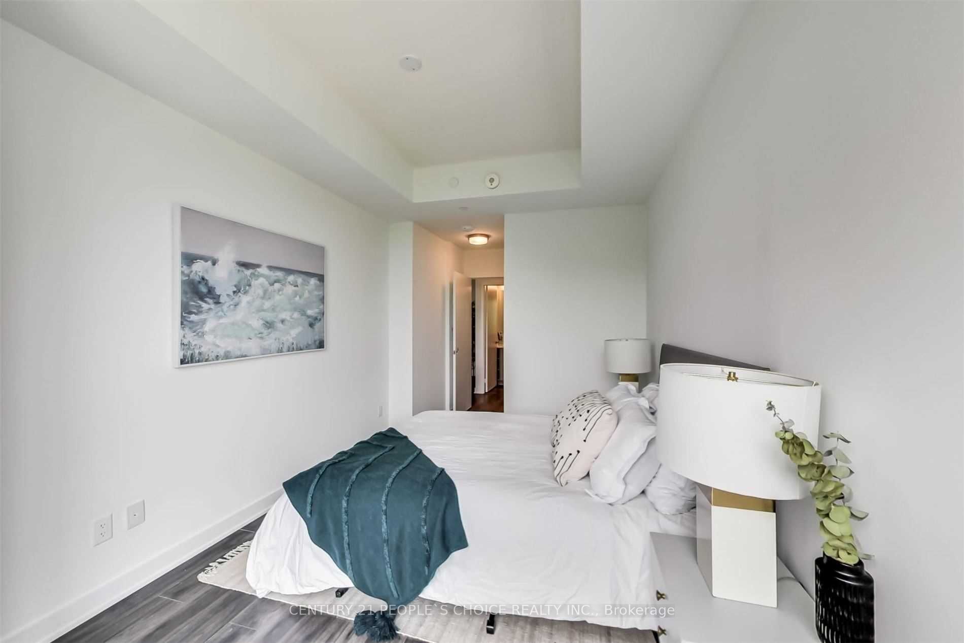 681 Yonge St, #528