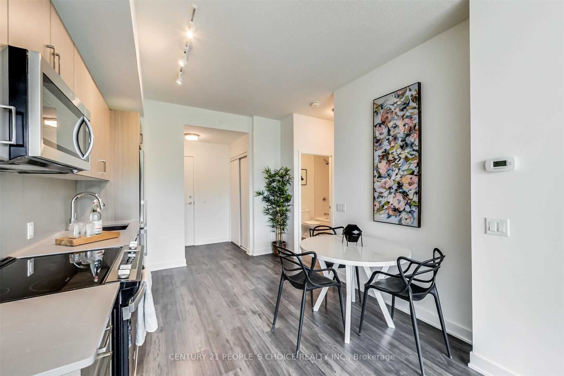 681 Yonge St, #528