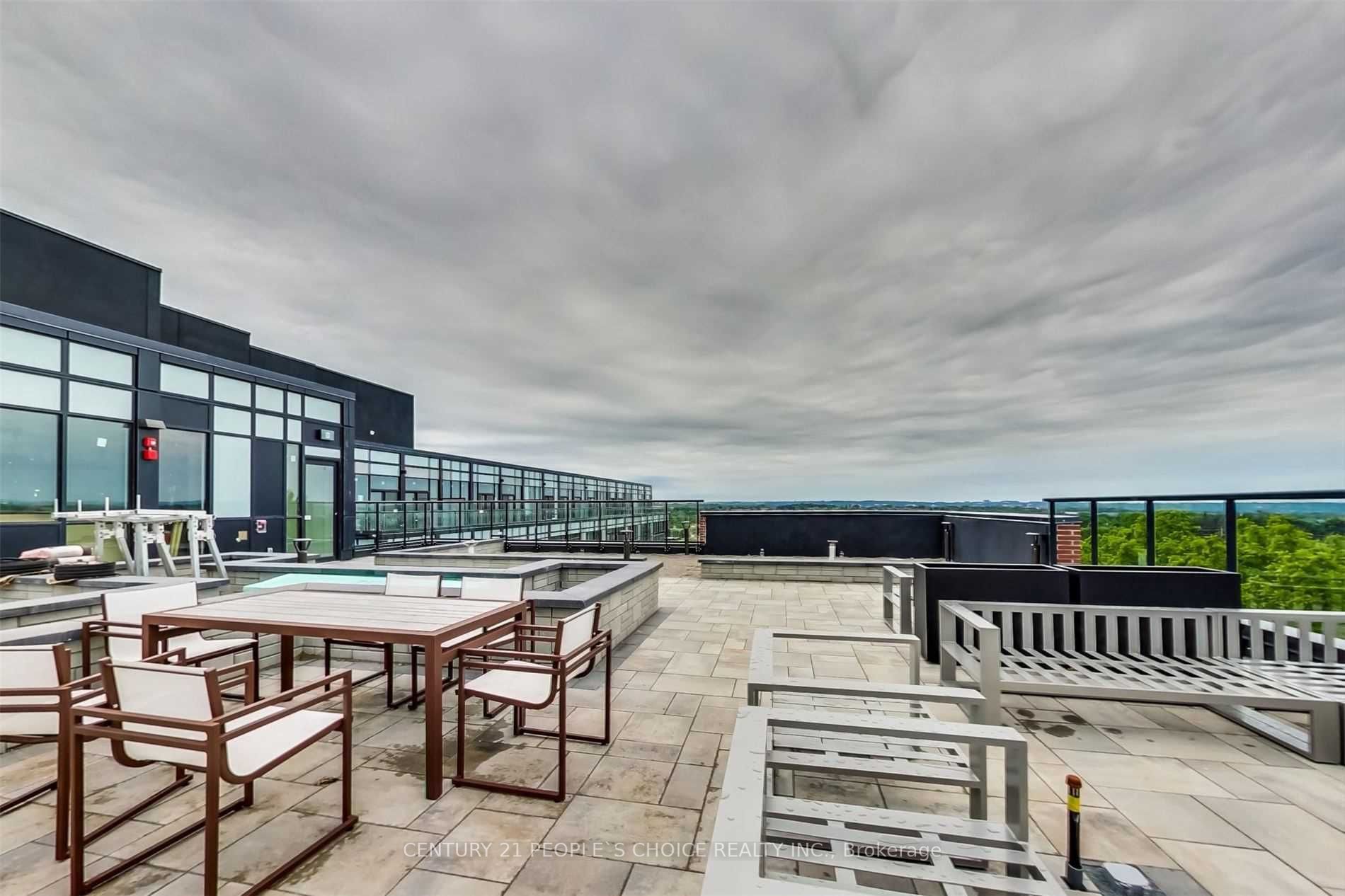 681 Yonge St, #528
