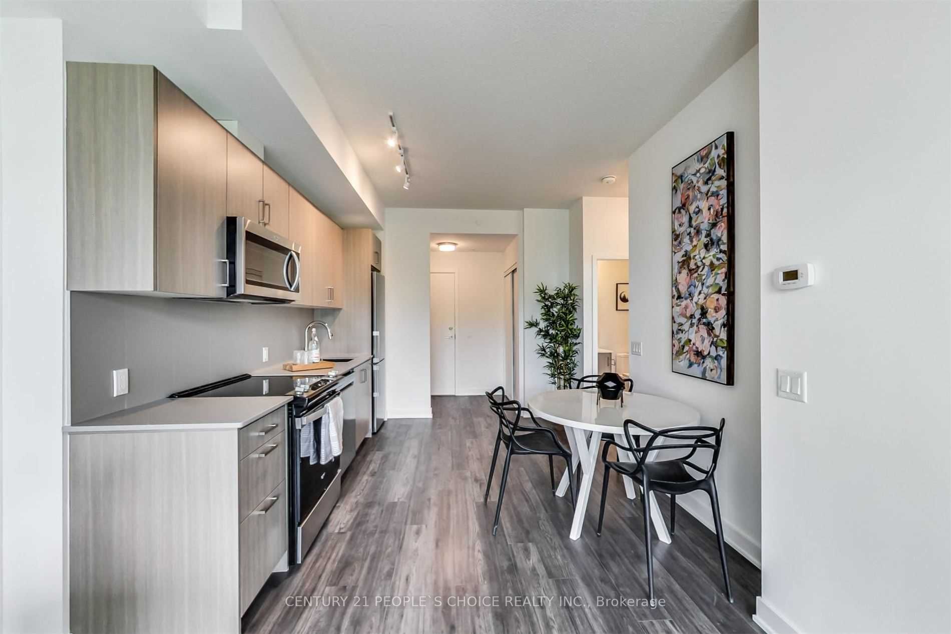 681 Yonge St, #528