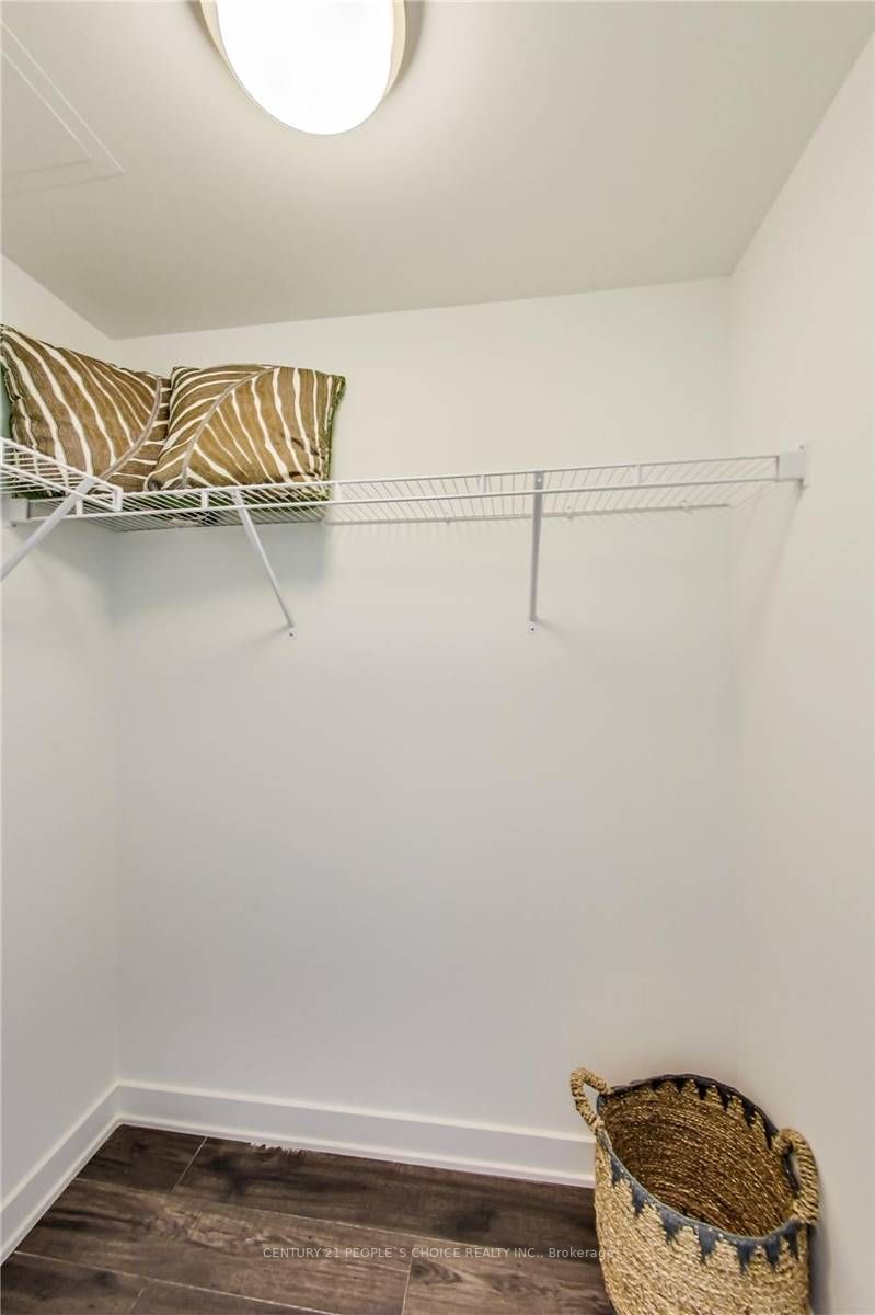 681 Yonge St, #528
