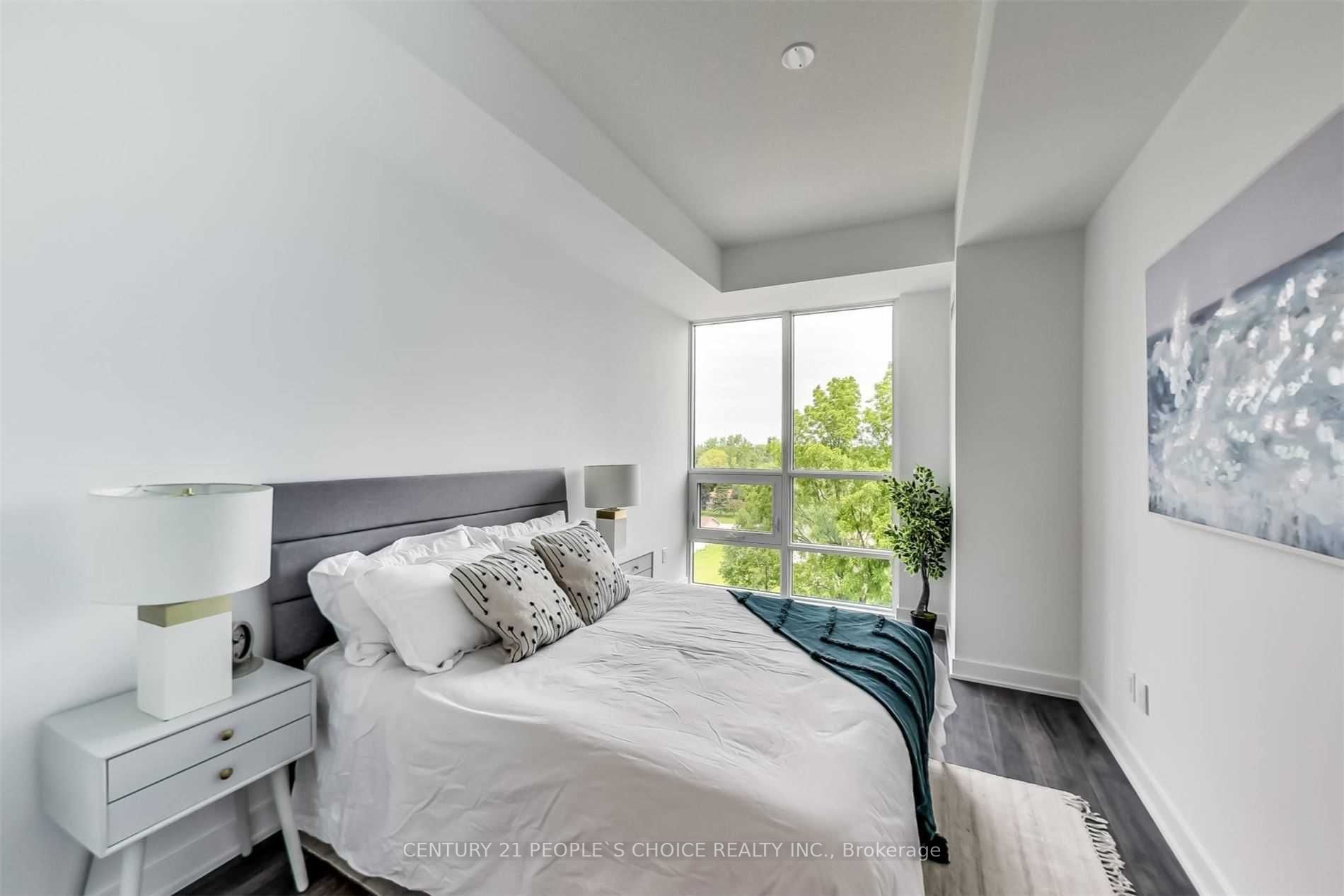 681 Yonge St, #528