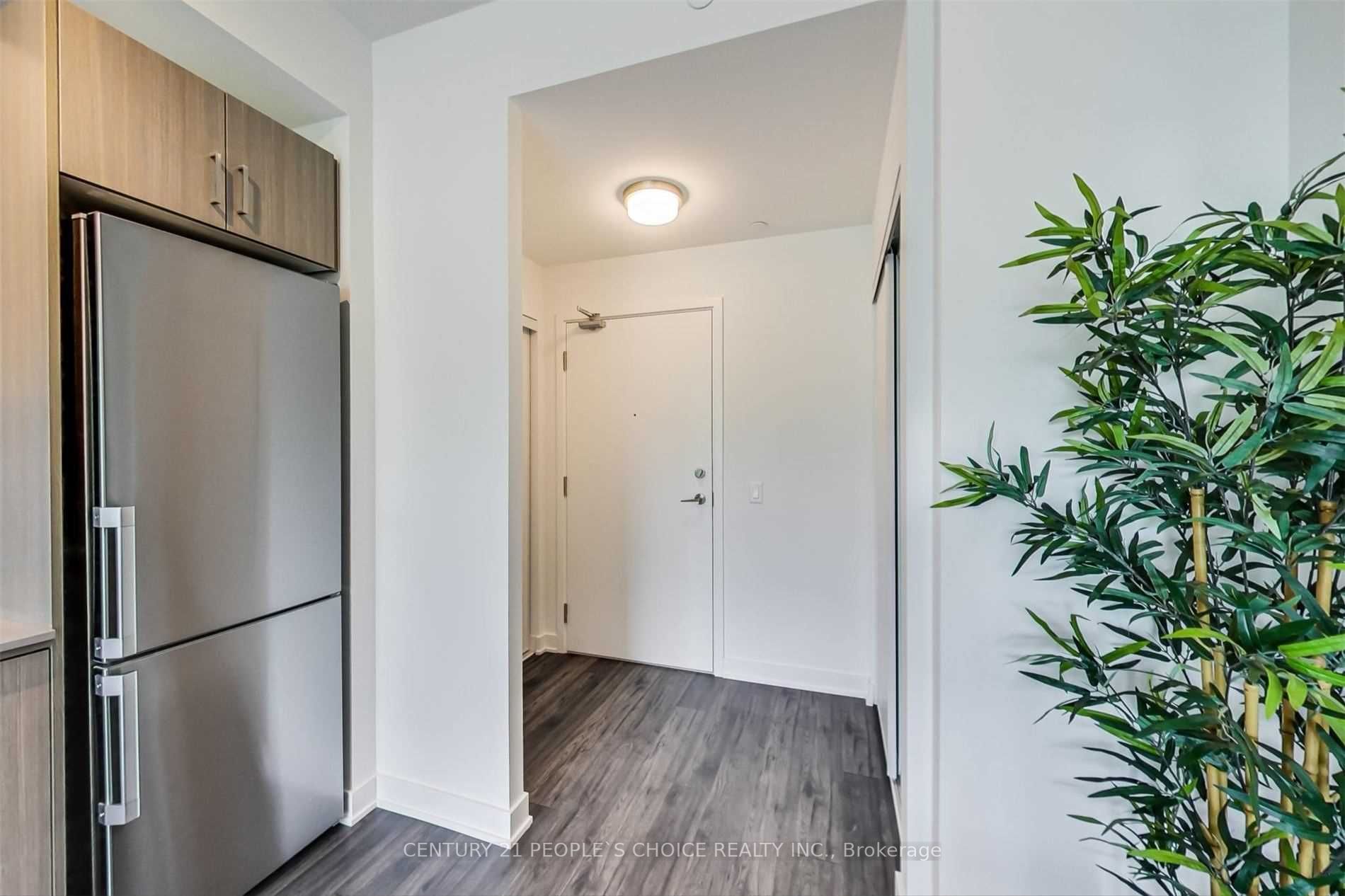 681 Yonge St, #528