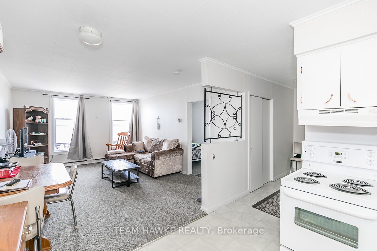 261 King St