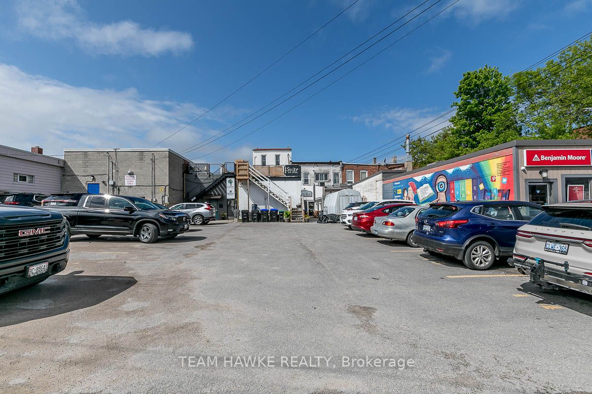 261 King St