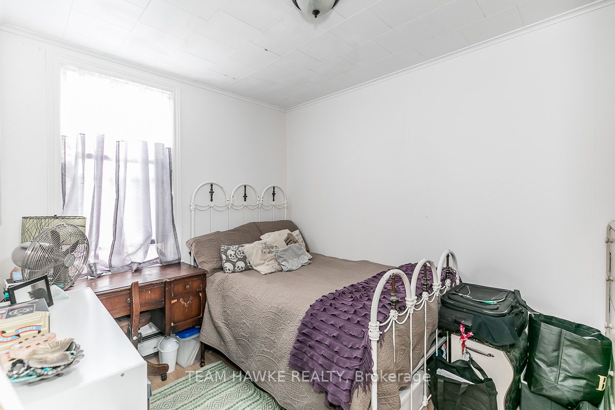 261 King St
