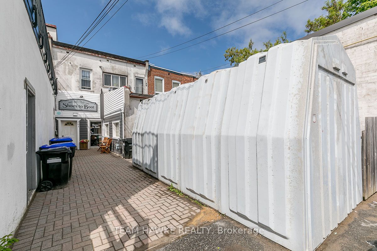 261 King St